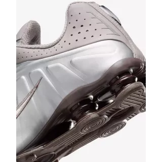 Nike Shox R4