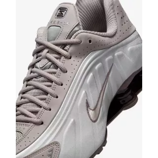 Nike Shox R4