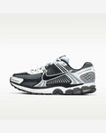 Nike Zoom Vomero 5 SE SP homme – Gris foncé / Blanc / Noir – vue 1